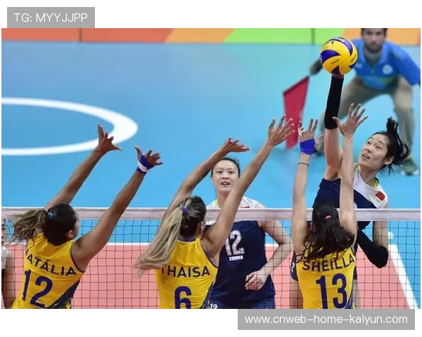 女排重扣直接砸翻对方队形：激情瞬间燃爆赛场