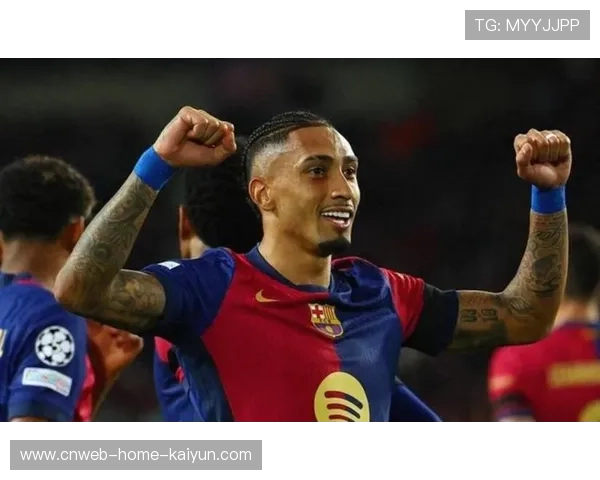 利兹联强行提高节奏，拉菲尼亚回归般的世界波再现