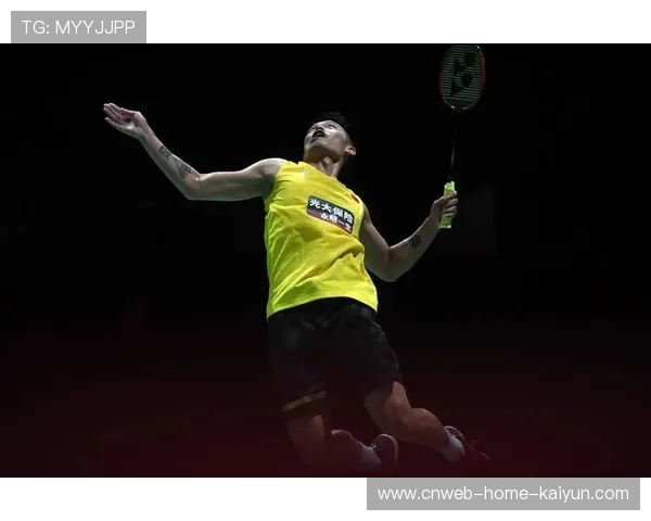 羽毛球少年跳杀跳到撞地，青春热血谁与争锋